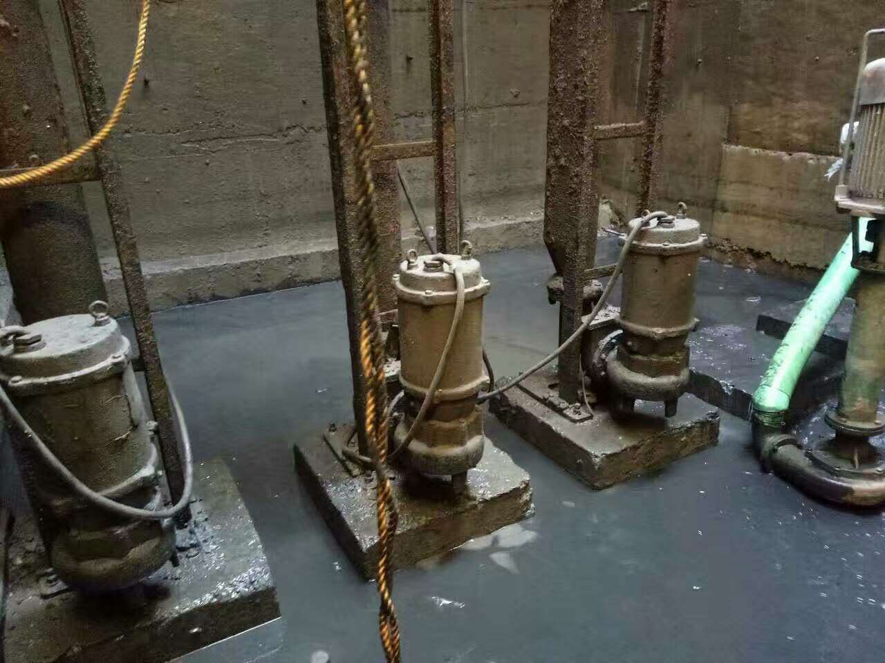 乌什污水池清理