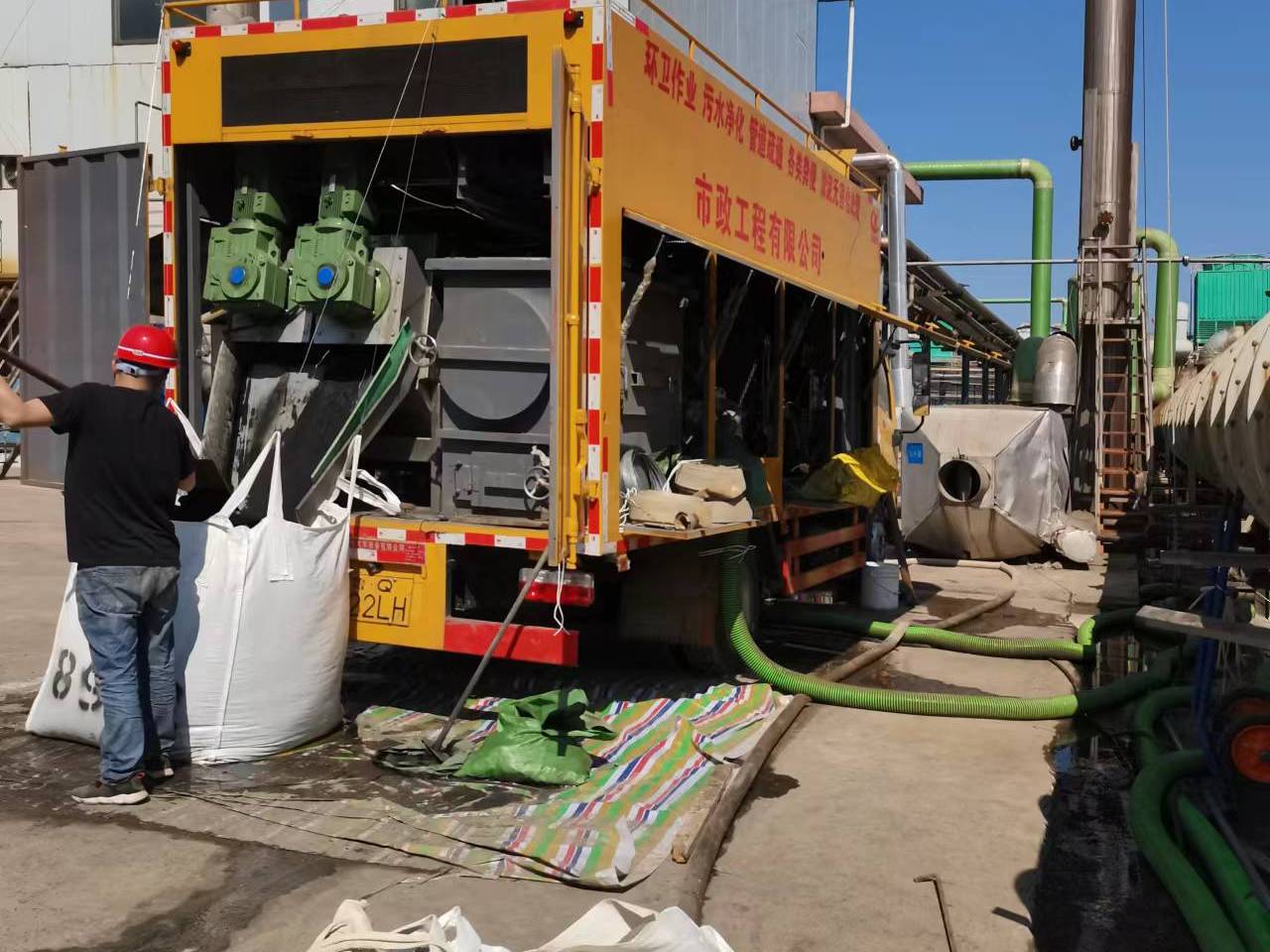 乌什淤泥压干处理